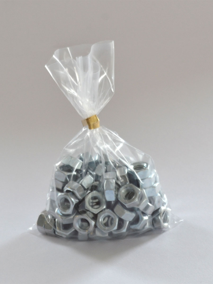 Ein transparenter Kunststoffbeutel ohne Seiten oder Bodenfalte, mit einer Öffnung an der kurzen Seite zum Befüllen. Der Beutel hat eine Folienstärke von 25 µ, die Abmessung beträgt Breite 100 mm Höhe 150 mm. Ein transparenter Kunststoffbeutel ohne Seiten oder Bodenfalte, mit einer Öffnung an der kurzen Seite zum Befüllen. Der Beutel hat eine Folienstärke von 25 µ, die Abmessung beträgt Breite 100 mm Höhe 150 mm.