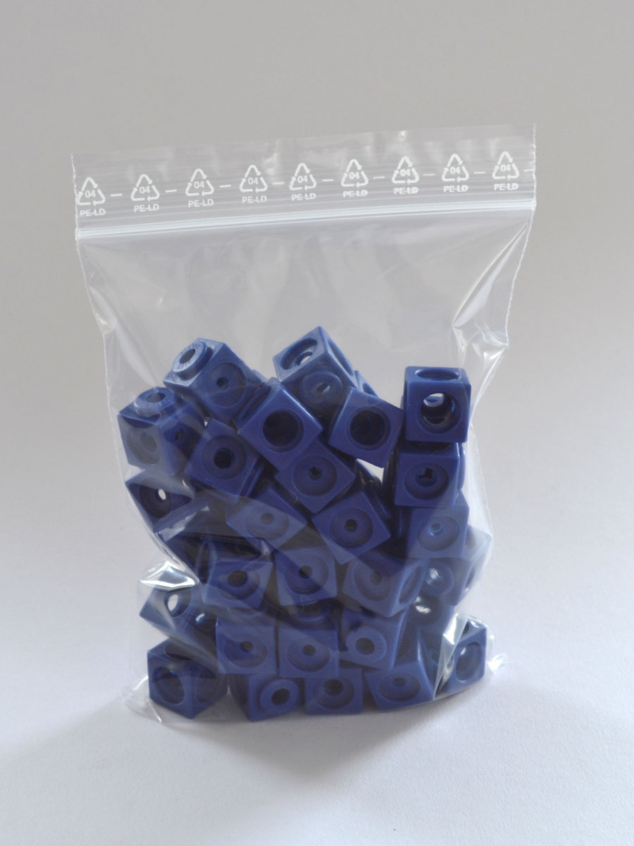 Ein transparenter Kunststoffbeutel mit Druckverschluss in der Stärke 90 µ, die Abmessung beträgt Breite 70 mm Höhe 100 mm. Ein transparenter Kunststoffbeutel mit Druckverschluss in der Stärke 90 µ, die Abmessung beträgt Breite 70 mm Höhe 100 mm.