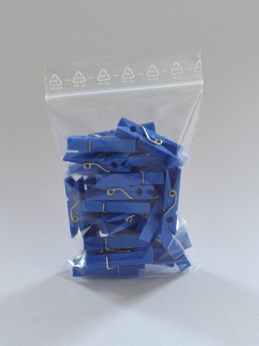 Ein transparenter Kunststoffbeutel mit Druckverschluss in der Stärke 90 µ, die Abmessung beträgt Breite 400 mm Höhe 600 mm. Ein transparenter Kunststoffbeutel mit Druckverschluss in der Stärke 90 µ, die Abmessung beträgt Breite 400 mm Höhe 600 mm.