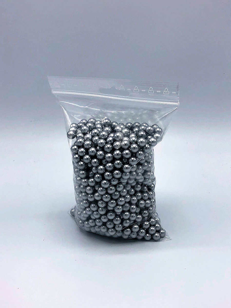 Ein transparenter Kunststoffbeutel mit Druckverschluss in der Stärke 50 µ, die Abmessung beträgt Breite 80 mm Höhe 120 mm. Am oberen Ende vom Kunststoffbeutel ist eine schlitzförmige Aussparung, die Eurolochung genannt wird, sie dient zur Aufhängung der K