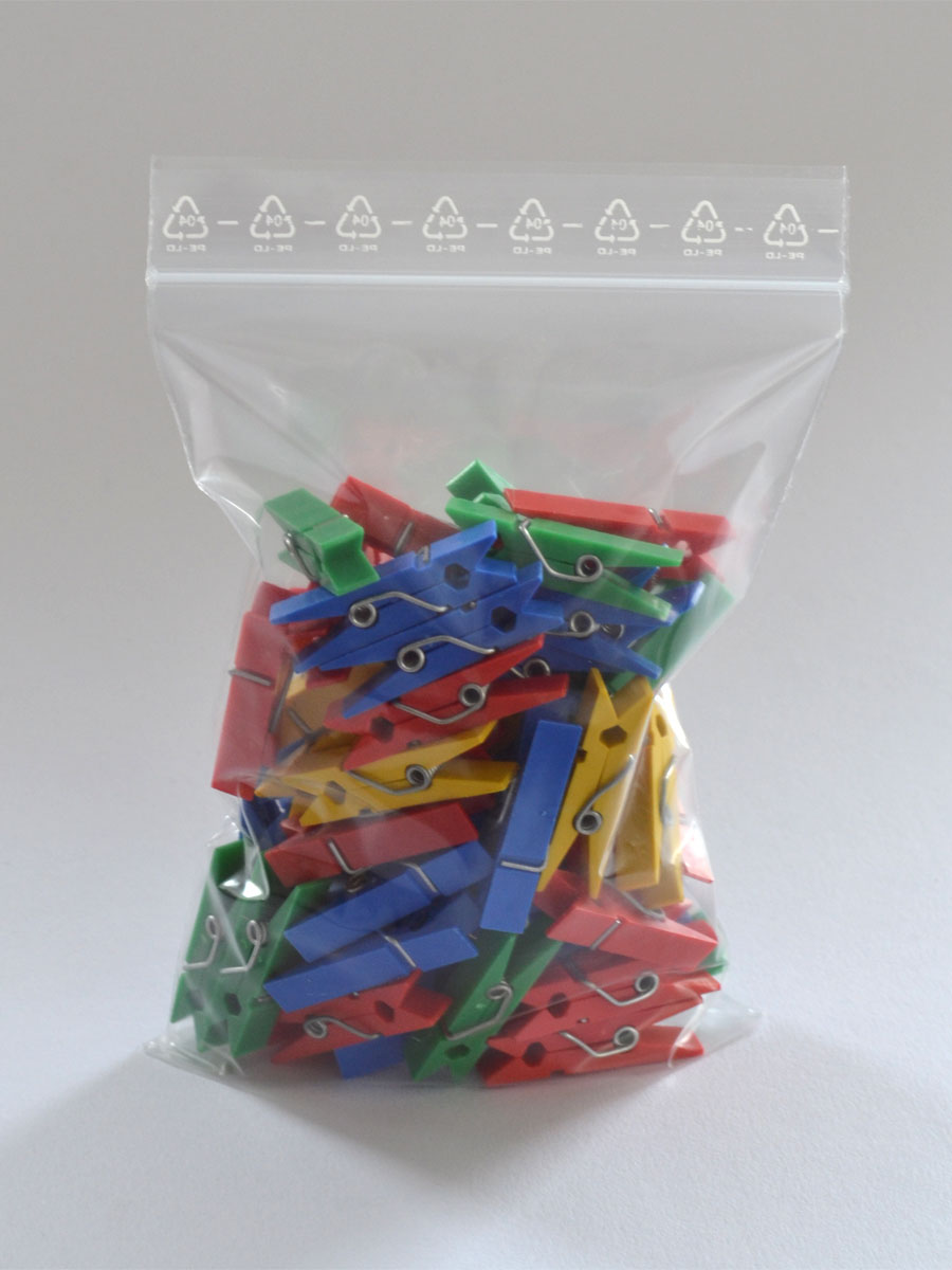 Ein transparenter Kunststoffbeutel mit Druckverschluss in der Stärke 90 µ, die Abmessung beträgt Breite 200 mm Höhe 300 mm. Ein transparenter Kunststoffbeutel mit Druckverschluss in der Stärke 90 µ, die Abmessung beträgt Breite 200 mm Höhe 300 mm.