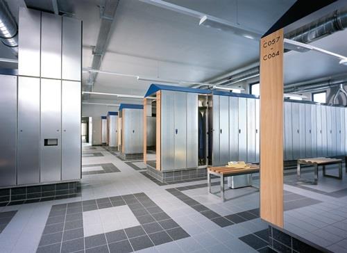 Garderobenschrank m.Sockel H1950xB1200xT525mm lichtgrau/ lichtgrau 4 Abt.C+P || VE = 1 ST