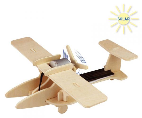 Der Motor des Sportflugzeugs wird durch ein Solarpanel betrieben.