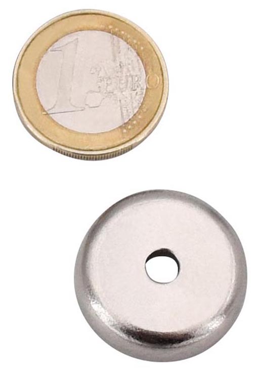 Rundmagnet neben einer Euro-Münze.
