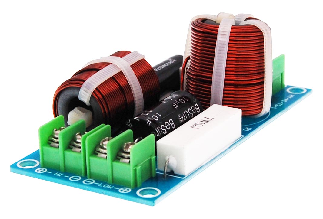 Die Dynavox Frequenzweiche 2W120 hat eine Impedanz von 8 Ohm und einen Frequenzbereich von 25 Hz bis 22 kHz.
