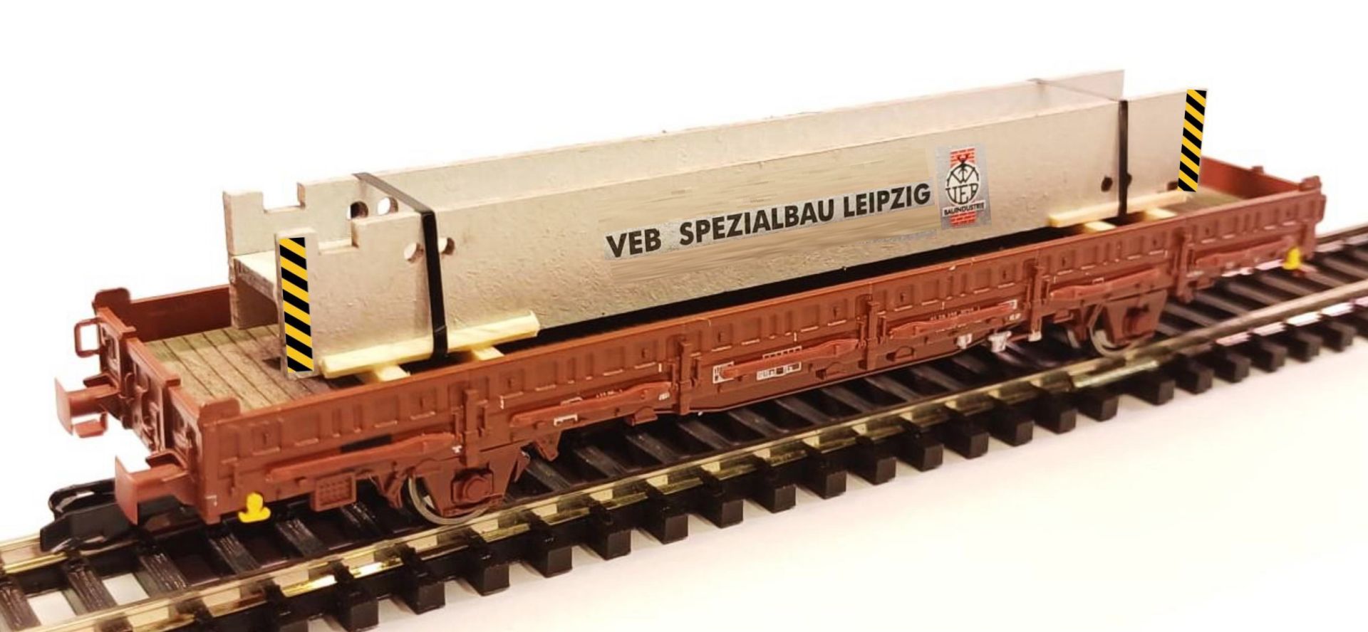 Loewe 2411 - Ladegut Maschinenbauteil 'VEB Spezialbau Leipzig', 90 mm