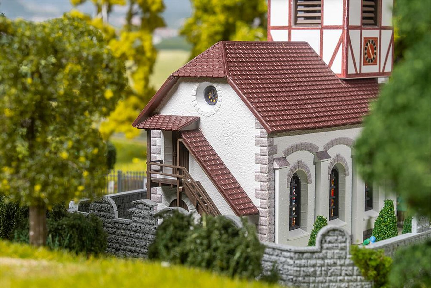 Faller 130679 - Dorfkirche mit Kirchhof