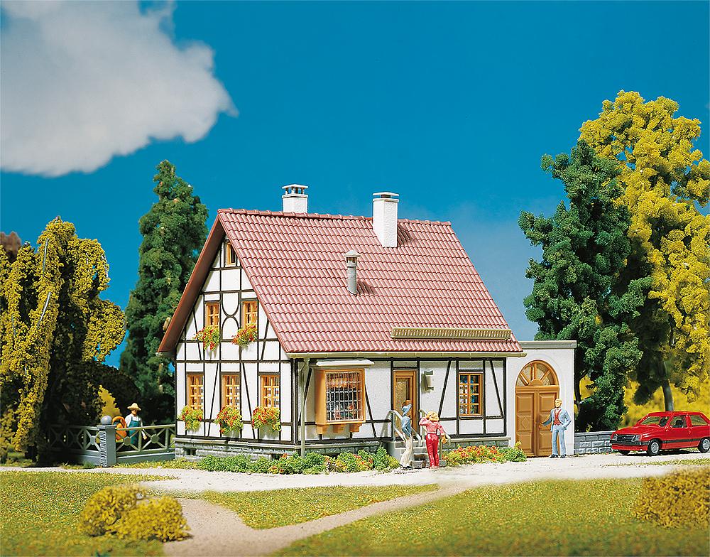 Faller 130215 - Fachwerkhaus mit Garage Faller 130215 - Fachwerkhaus mit Garage