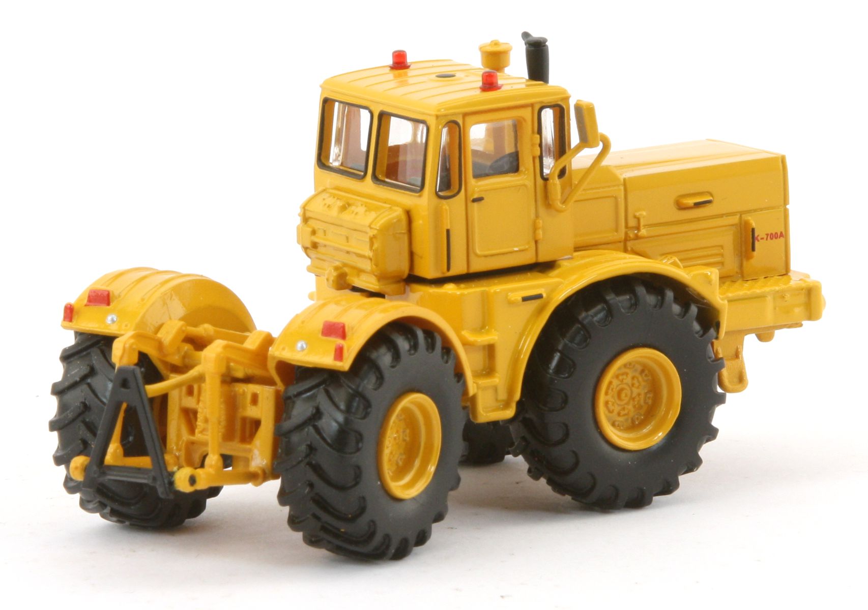 Schuco 452672500 - Traktor Kirovets K-700A, maisgelb RAL 1006