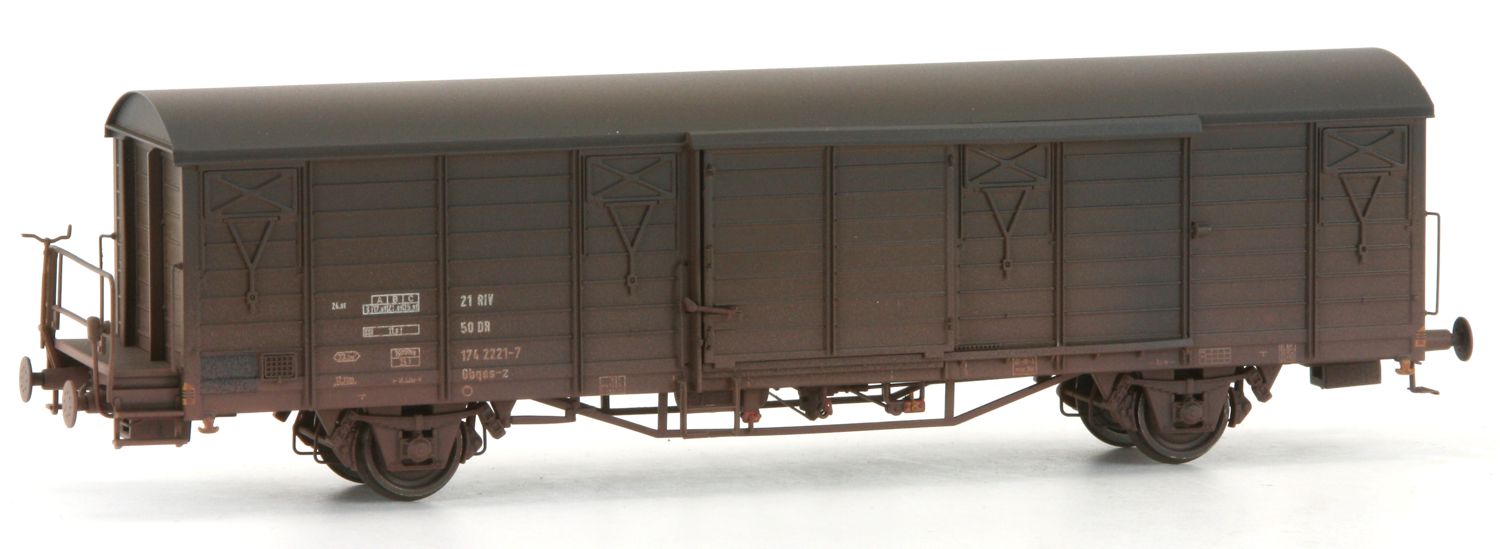 Exact-Train EX22020 - Gedeckter Güterwagen Gbqss-z Expresswagen, DR, Ep.IV, verschmutzt