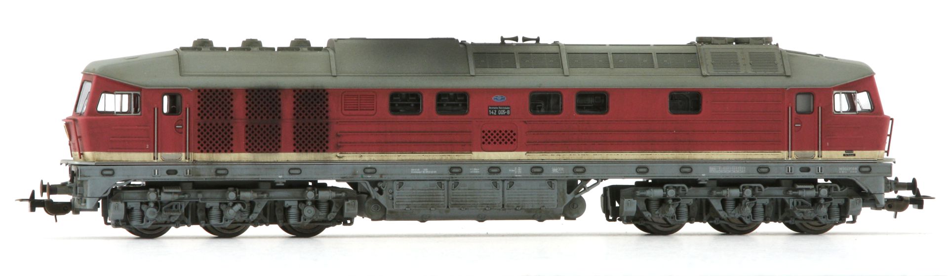 Saxonia 87055 - Diesellok 142 005-8, DR, Ep.IV, gealtert
