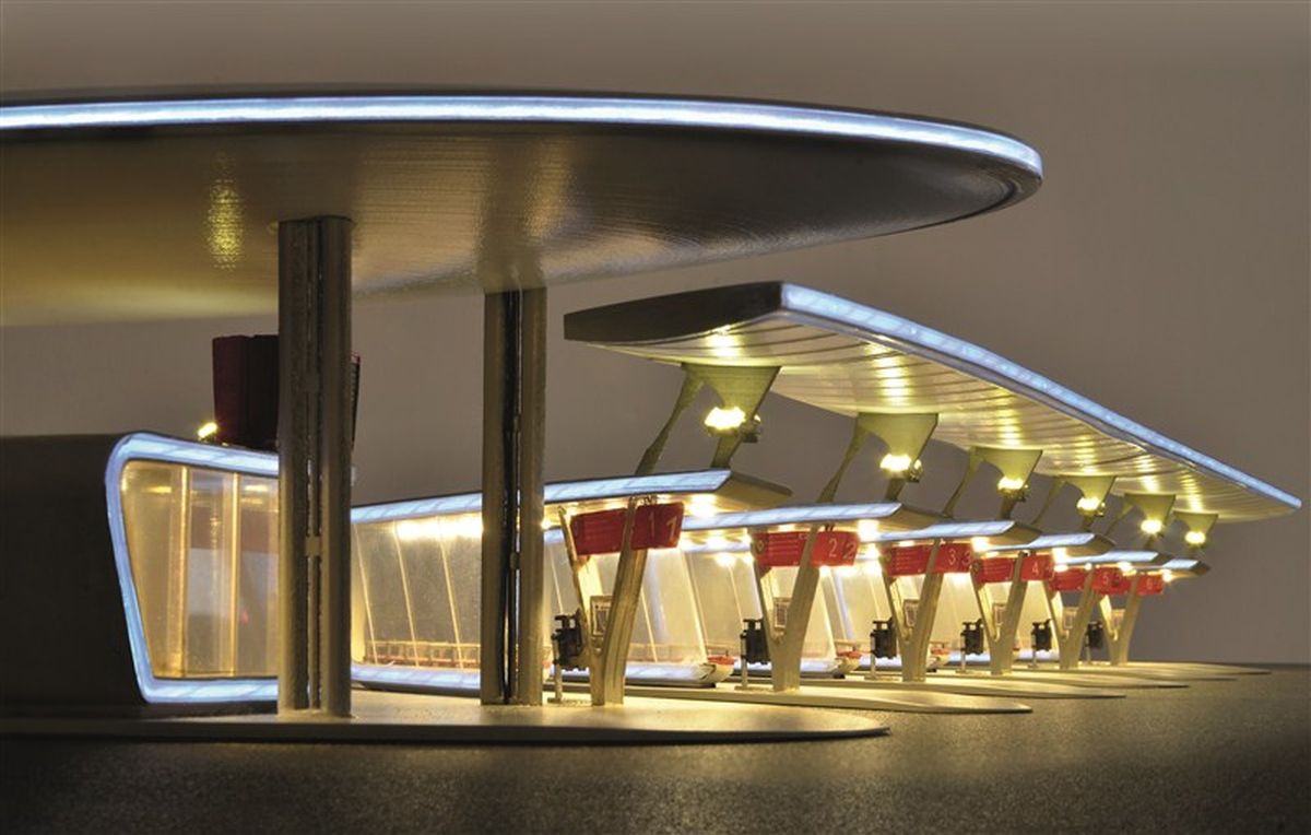 Kibri 39000 - Moderner Busbahnhof in Halle/Saale, inkl. LED Beleuchtung