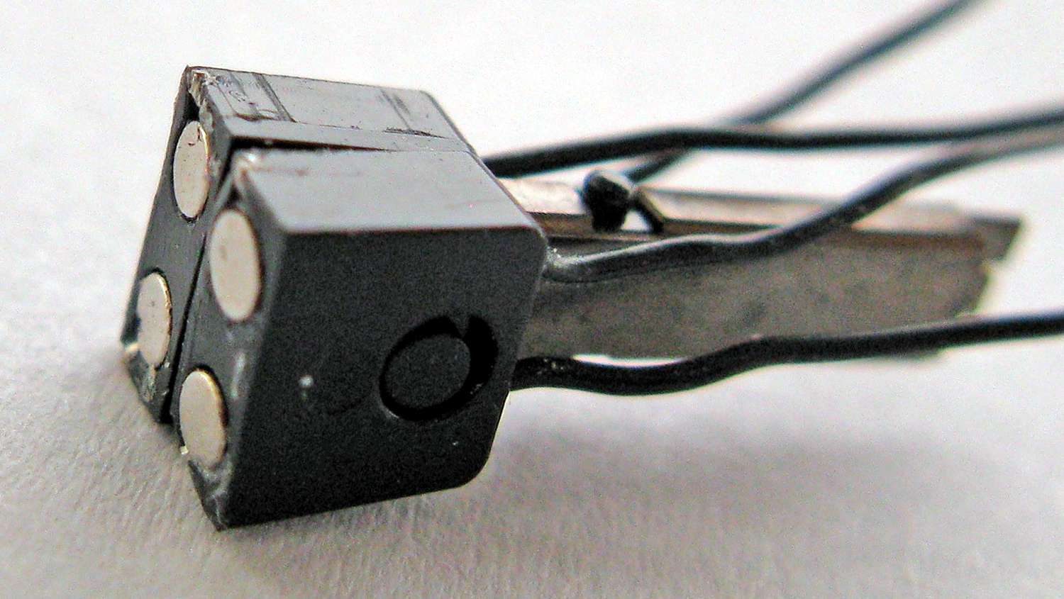 Peho H3040 - Magnetkupplung mit NEM-Adapter, 4-polig, 1 Paar