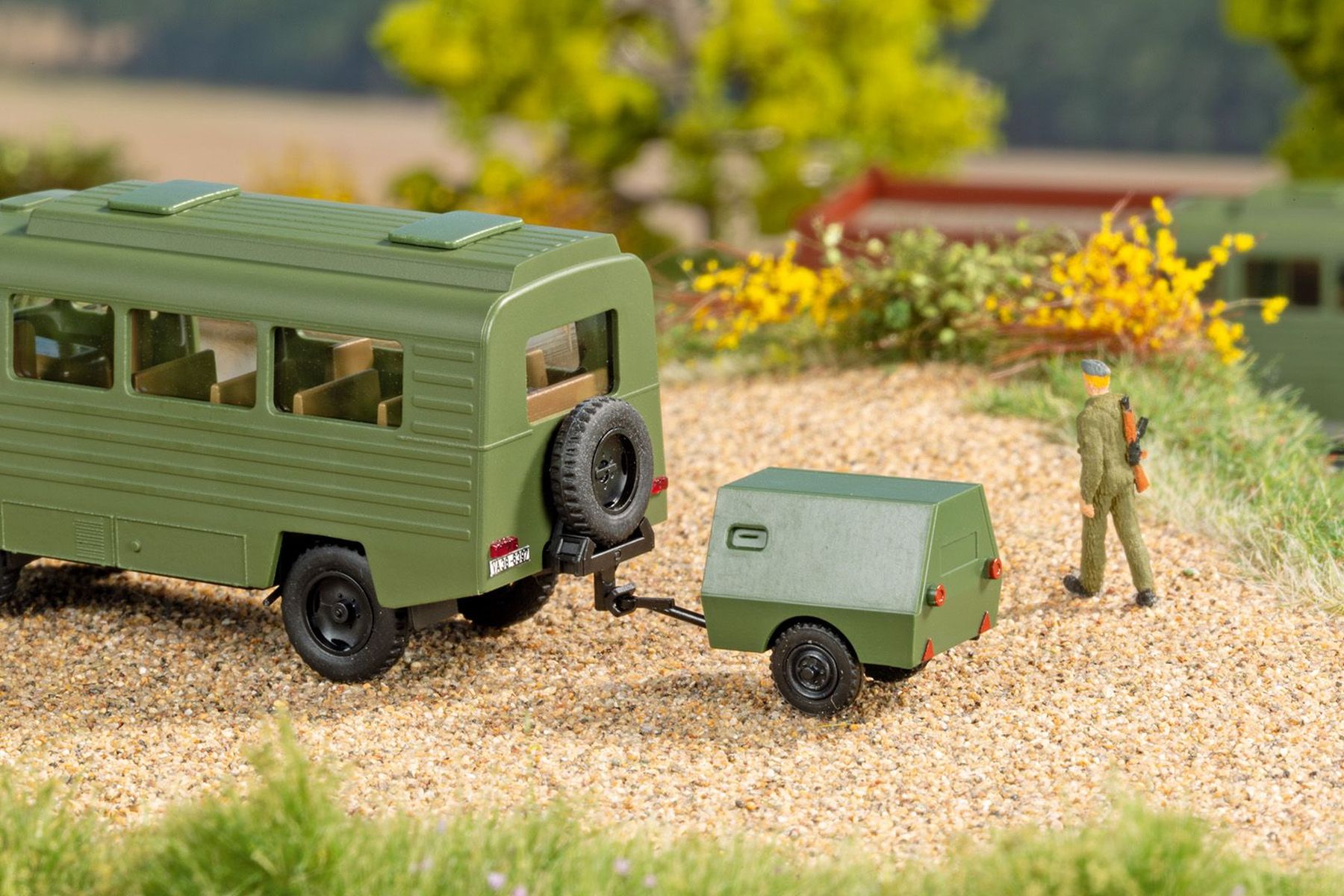 mini-car 66051 - Robur LO2002 Allrad NVA mit Kompressoranhänger, Bausatz