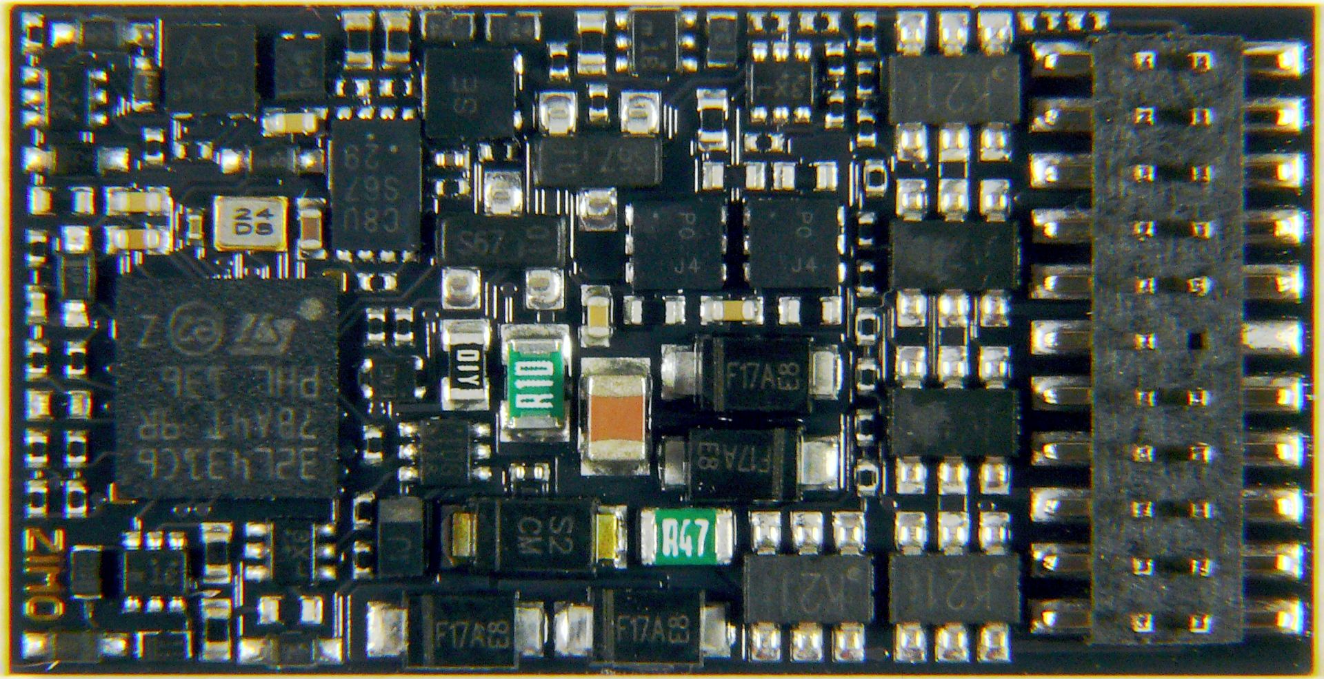 Zimo MN330P22 - Decoder, PluX 22, 30 x 15,3 x 2,2 mm, einseitig, 9+1 FA