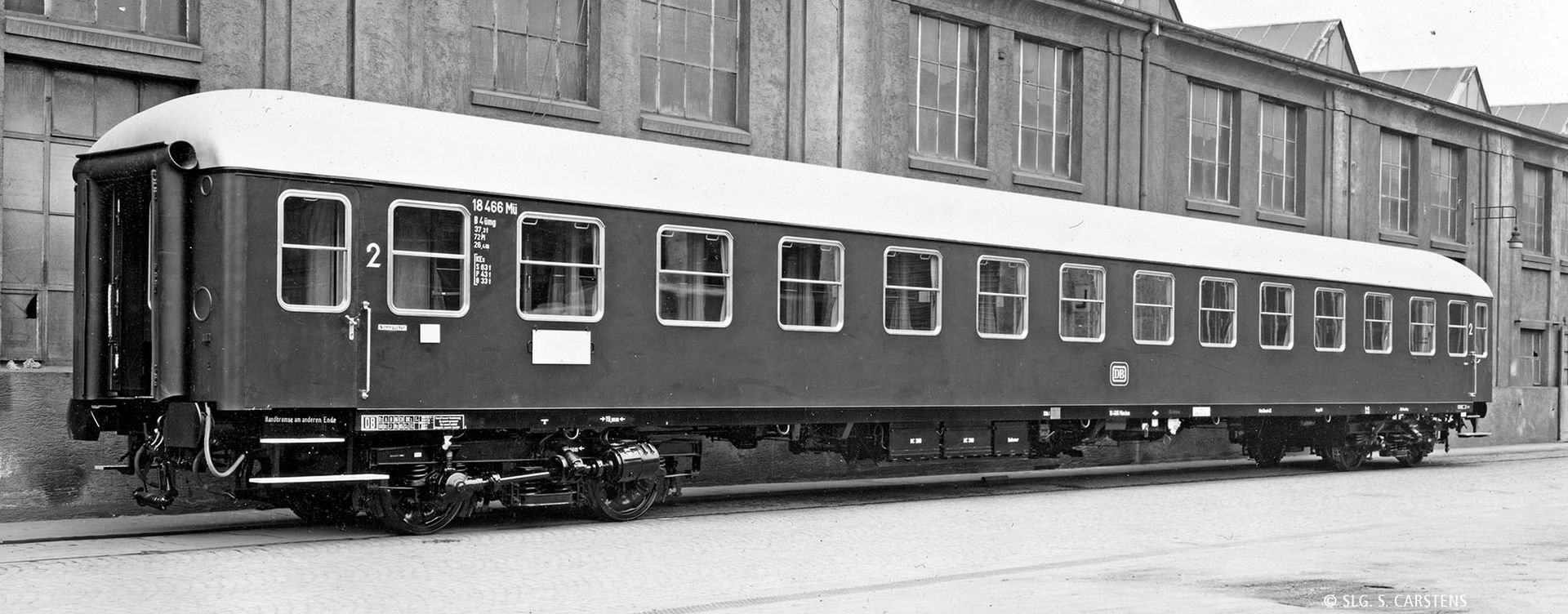 Brawa 58118 - Schnellzugwagen B4ümg-54, DB, Ep.III, mit Beleuchtung