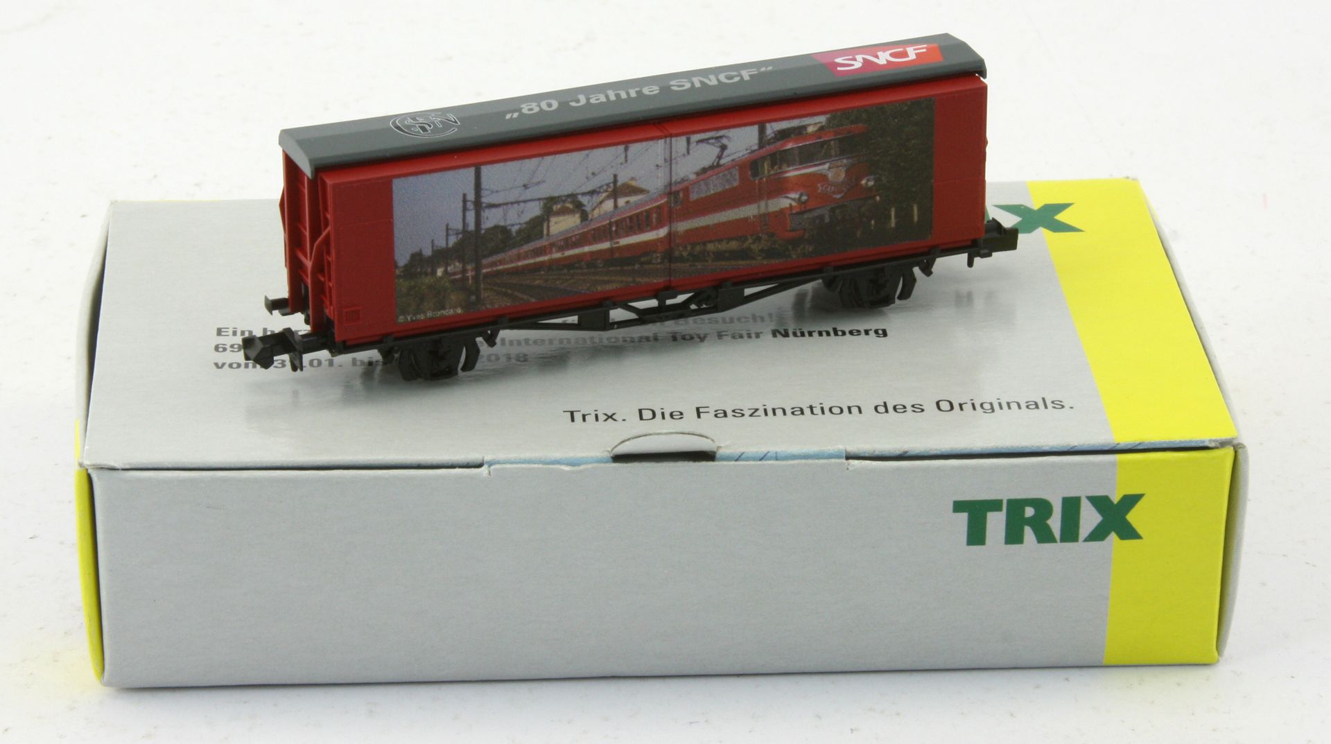 Trix TSWM2018-G - Spielwarenmesse 2018, gedeckter Güterwagen, Spur N