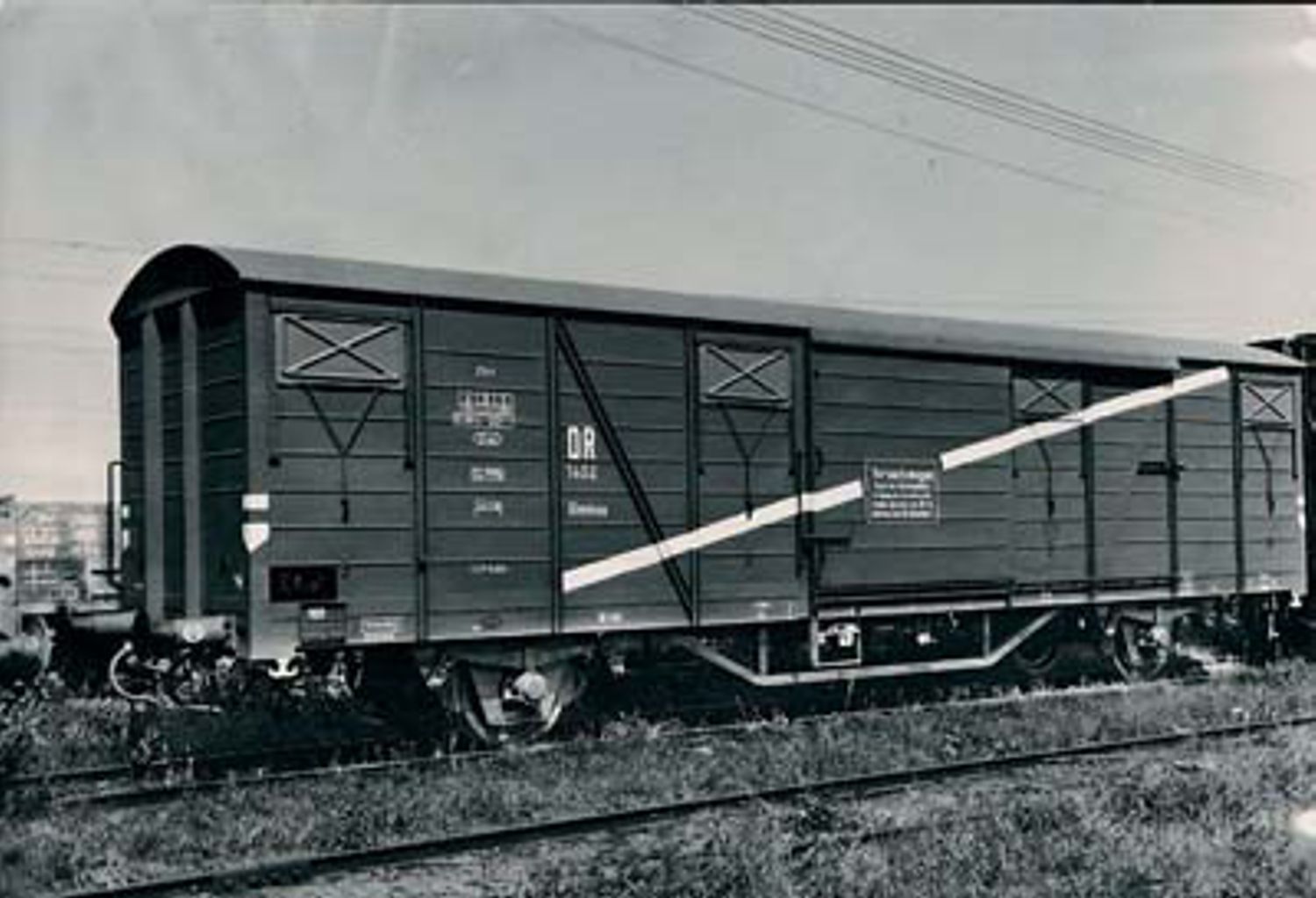 Exact-Train EX23112 - Gedeckter Güterwagen Glmmos 1402, DR, Ep.III 'Versuchswagen VSE-W'