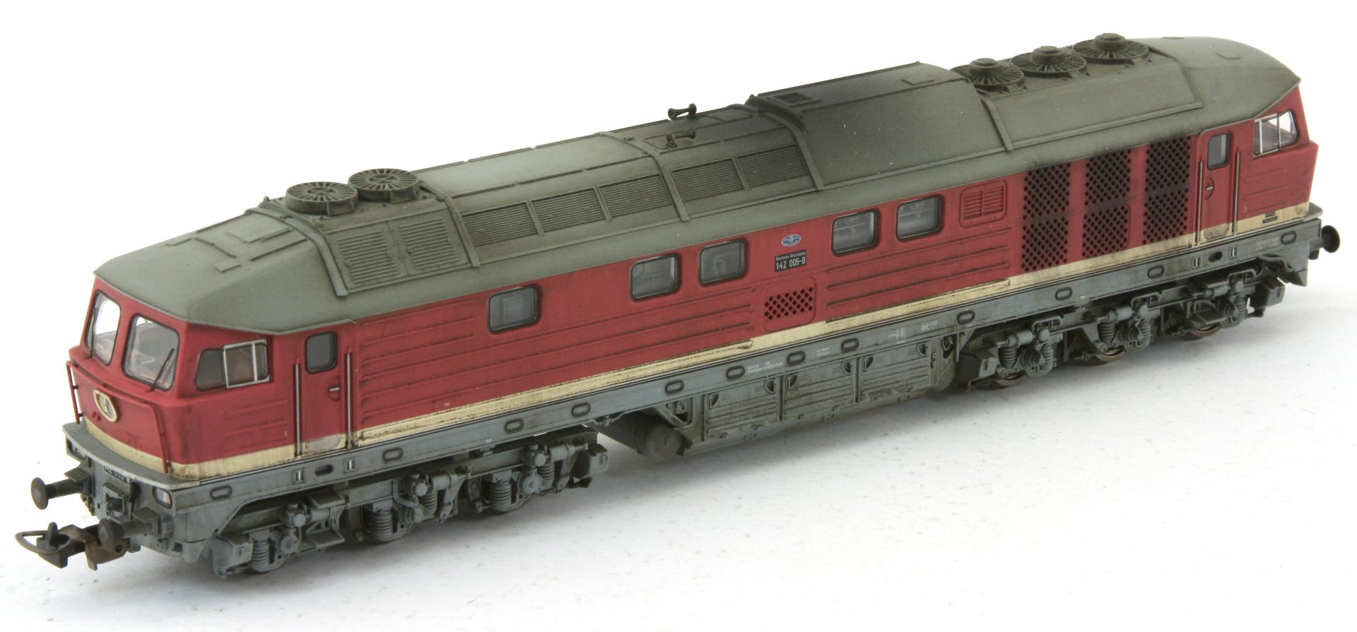 Saxonia 87056 - Diesellok 142 005-8, DR, Ep.IV, DC-Sound, gealtert