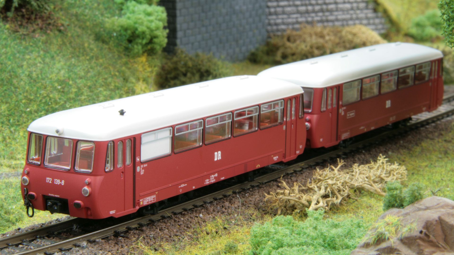 Kres 54001331 - Triebwagen LVT 172 und Steuerwagen LVS 172, DR, Ep.IV, ohne Zierstreifen, DC-Digital