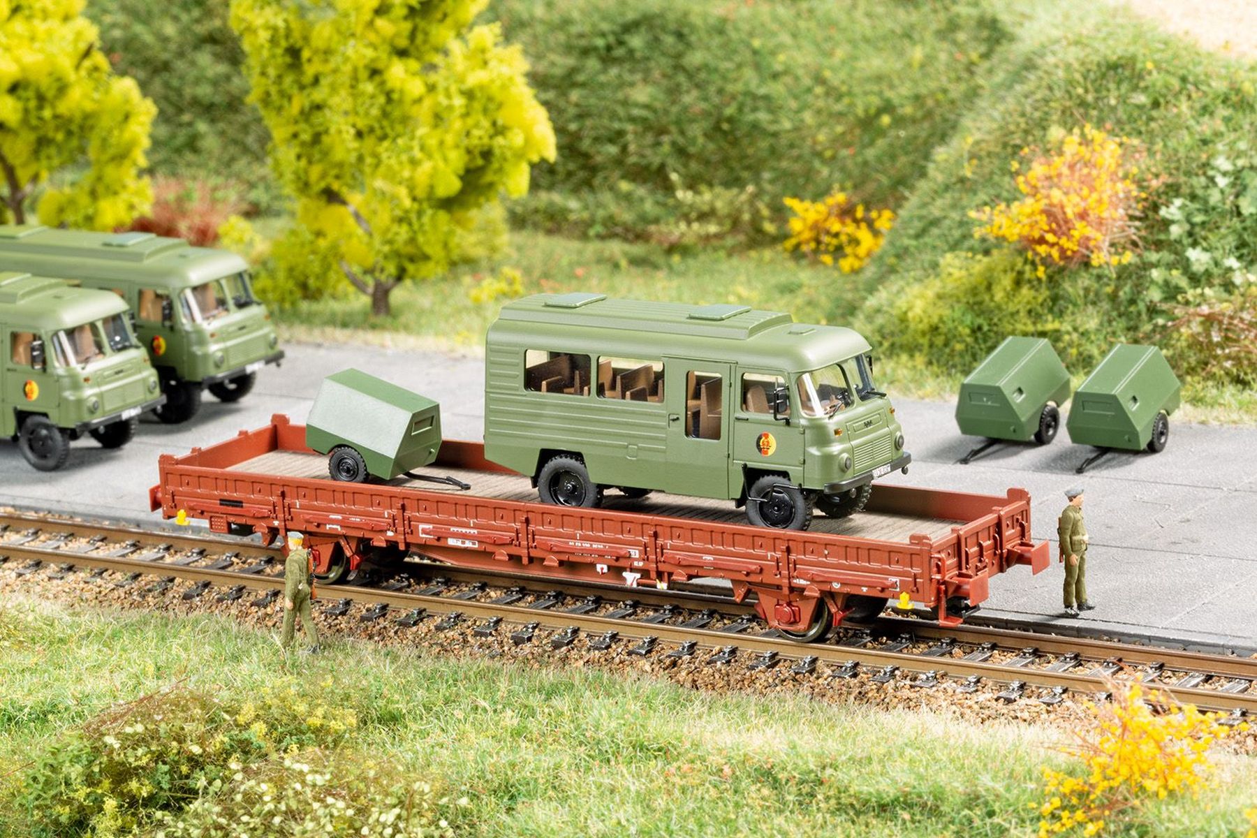 mini-car 66051 - Robur LO2002 Allrad NVA mit Kompressoranhänger, Bausatz