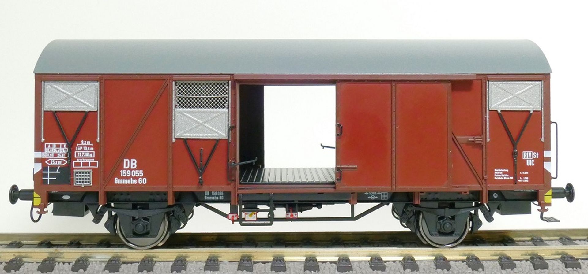 Exact-Train EX21002 - Gedeckter Güterwagen Gmmehs 60, DB, Ep.III