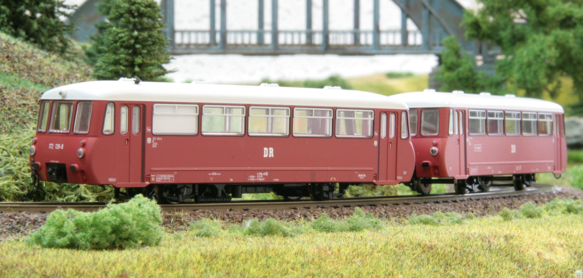 Kres 54001331 - Triebwagen LVT 172 und Steuerwagen LVS 172, DR, Ep.IV, ohne Zierstreifen, DC-Digital