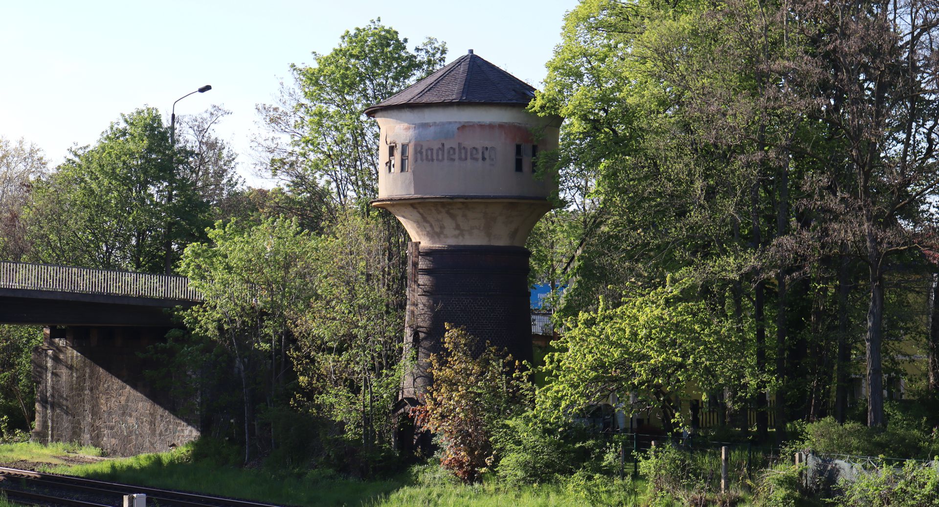 Radestra 414521 - Wasserturm 'Radeberg', Höhe 90 mm, coloriertes Fertigmodell