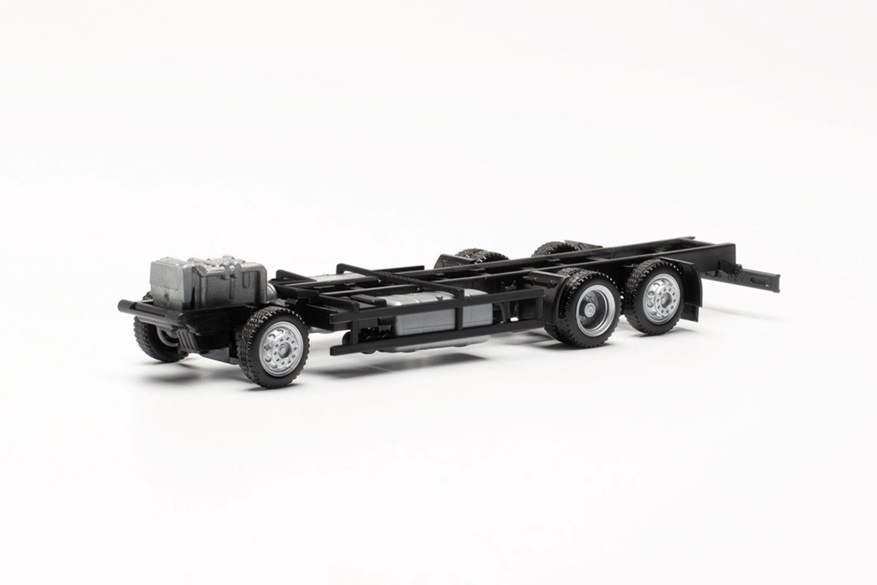 Herpa 085601 - LKW-Fahrgestell Volvo Volumenzug 7,82m, 2 Stück