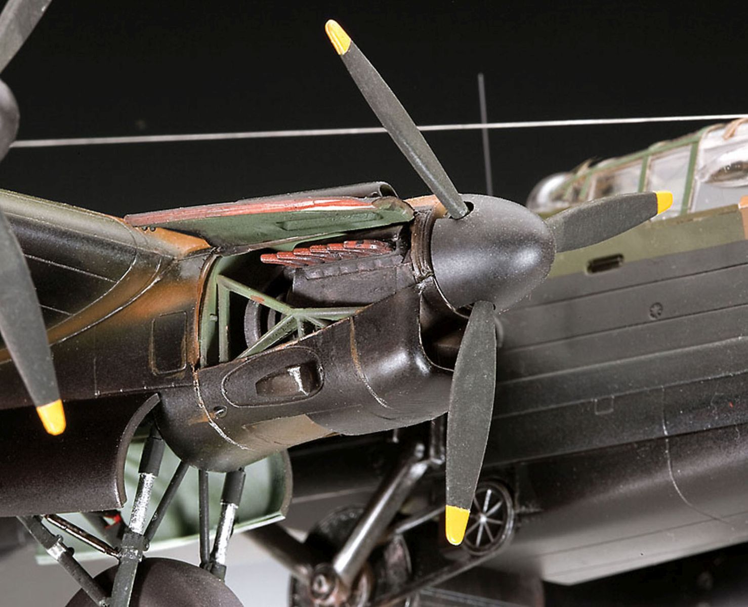 Revell 04295 - Lancaster B.III "DAMBUSTERS"