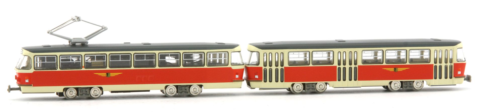 TOMYTEC 977814 - Dresdner Straßenbahn Tatra T4-B4, grau-rot-beige, Ep.IV