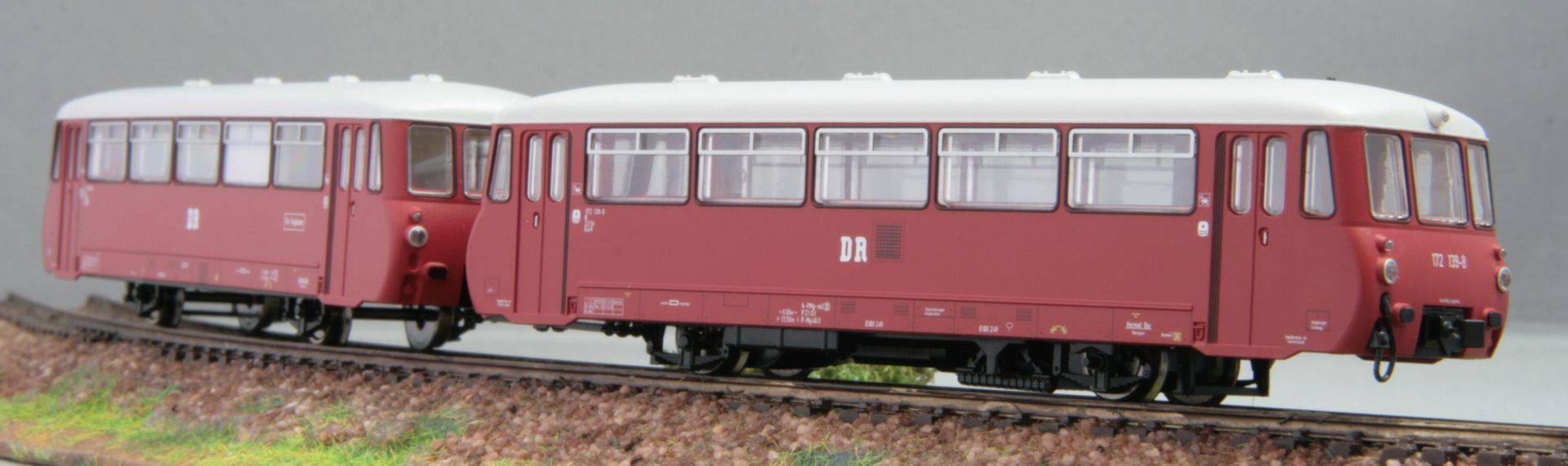 Kres 54001330 - Triebwagen LVT 172 und Steuerwagen LVS 172, DR, Ep.IV, ohne Zierstreifen