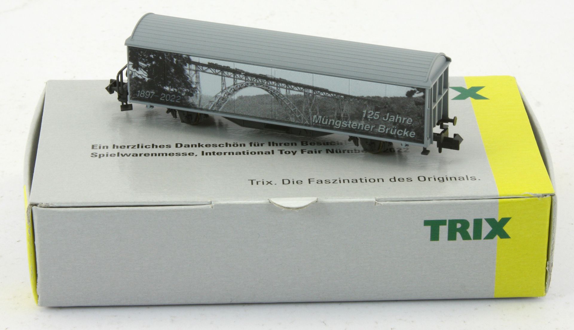 Trix TSWM2022-G - Spielwarenmesse 2022, gedeckter Güterwagen, Spur N