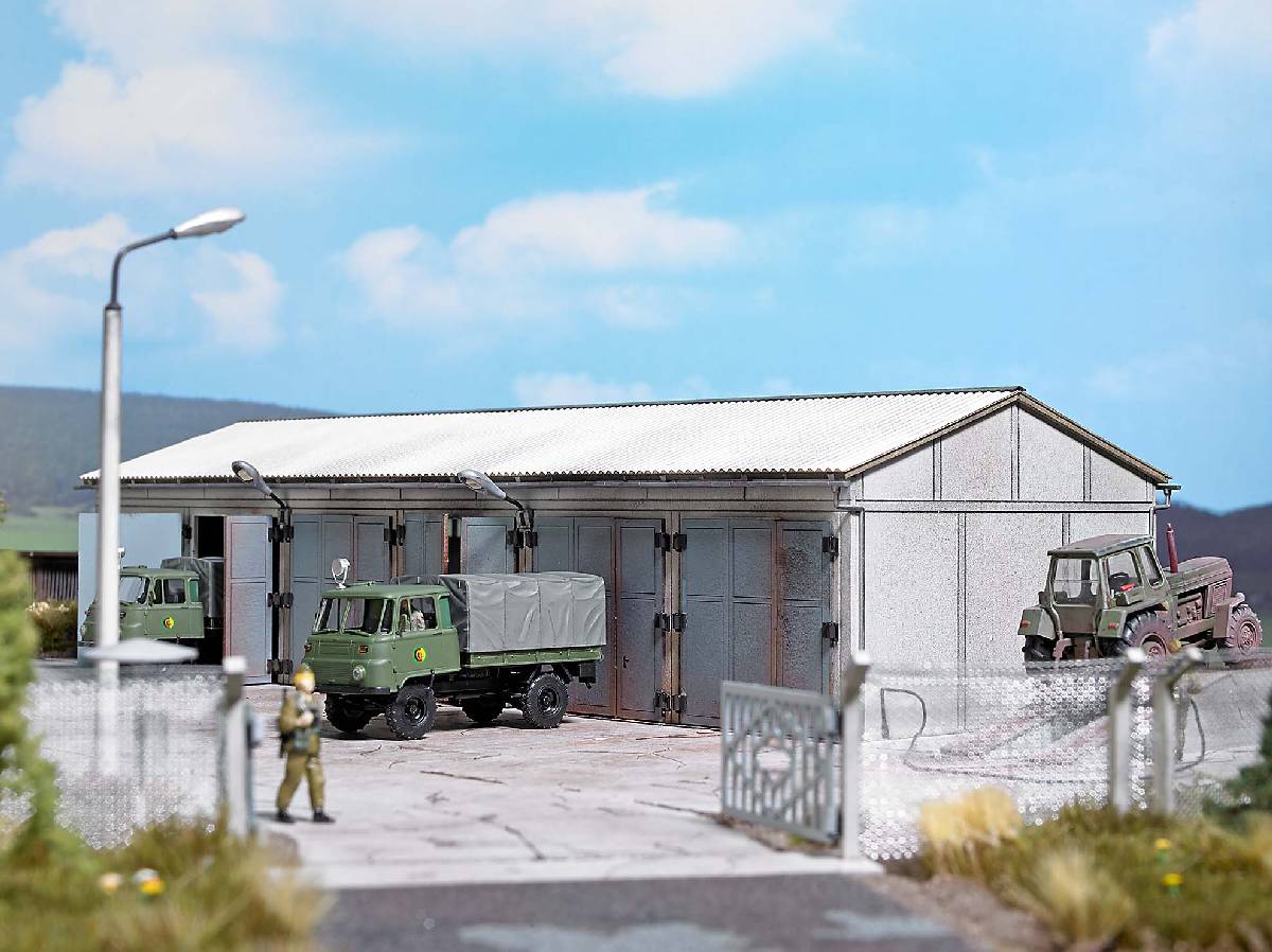 Busch 9608 - Fahrzeughalle, NVA Busch 9608 - Fahrzeughalle, NVA