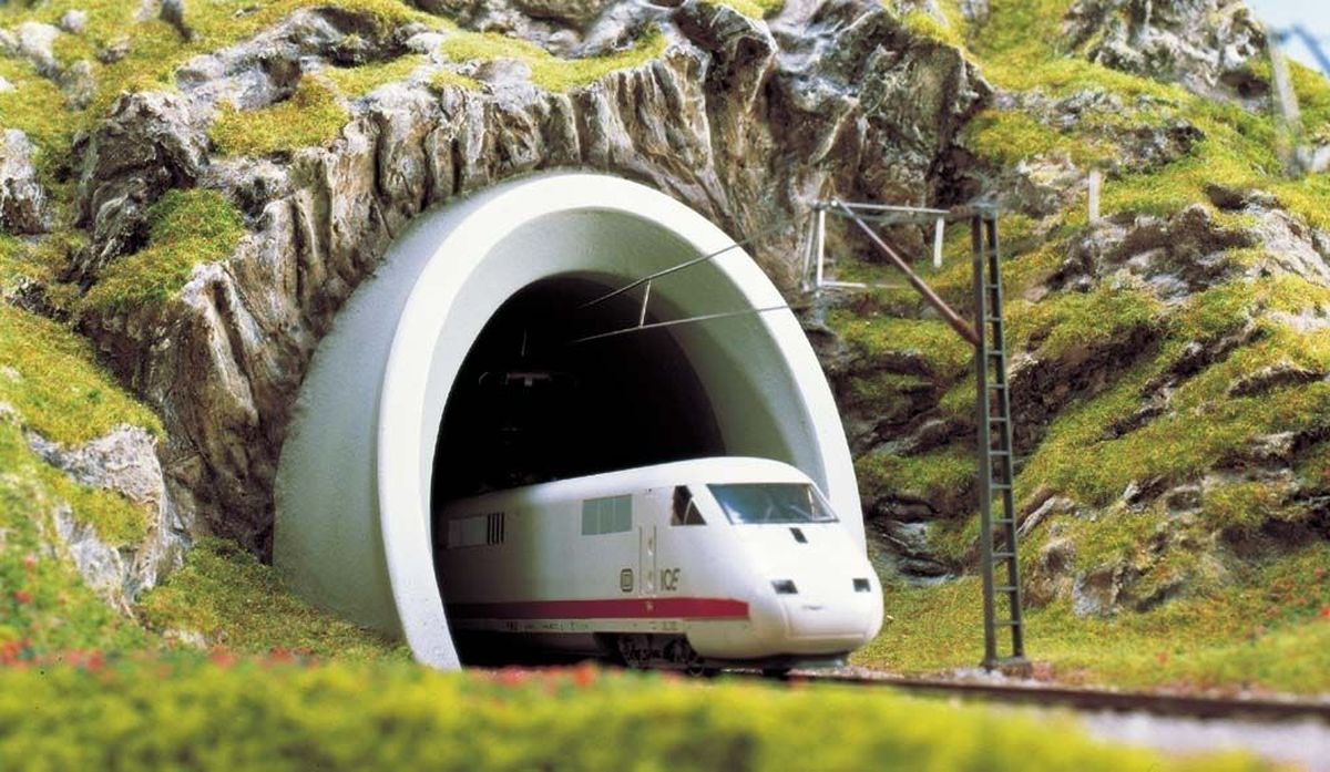 Busch 7020 - ICE-Tunnelport.