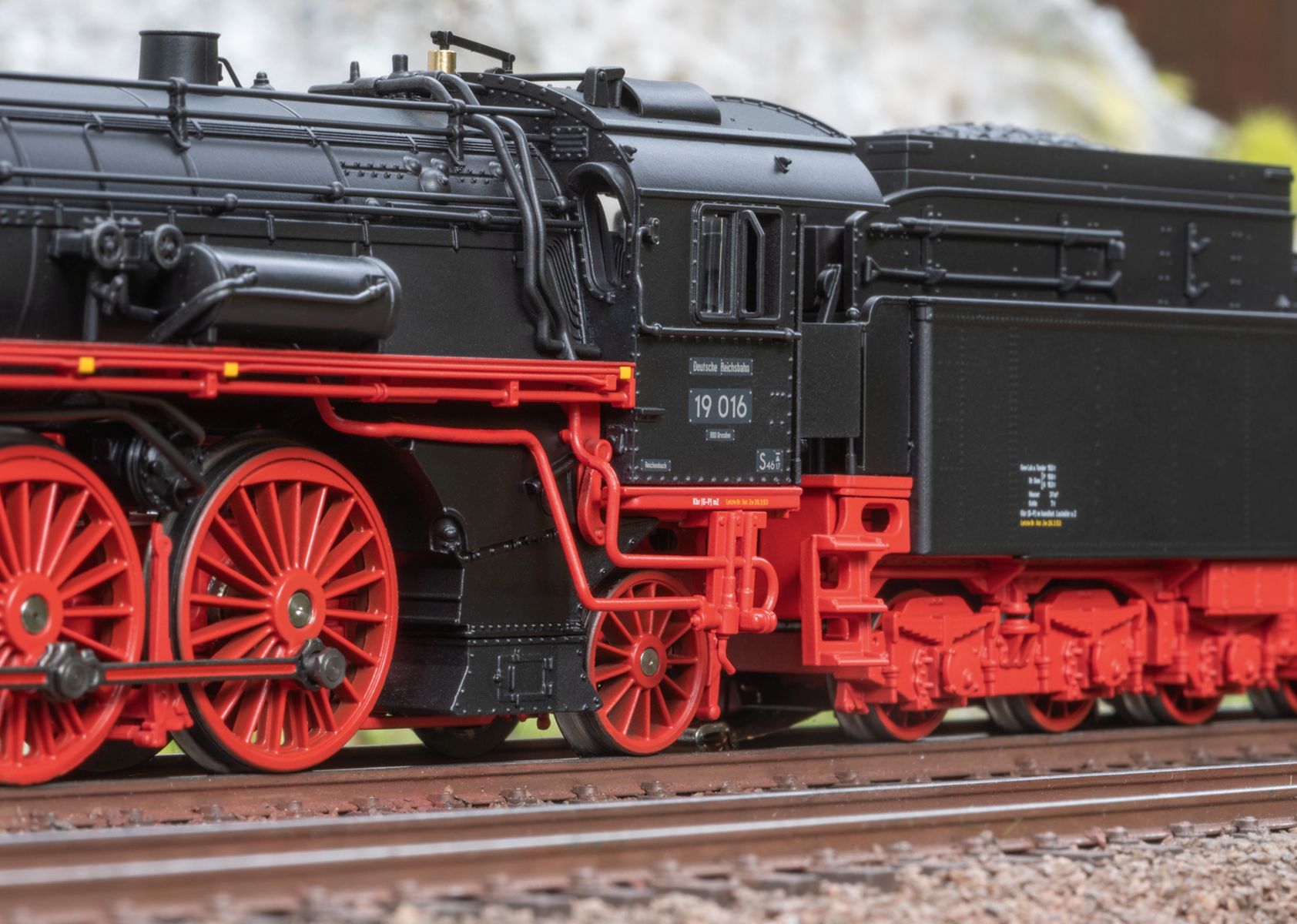 Märklin 38190 - Dampflok 19.0 'Sachsenstolz', 19 016, DR, Ep.III, MFX+-Sound Märklin 38190 - Dampflok 19.0 'Sachsenstolz', 19 016, DR, Ep.III, MFX+-Sound