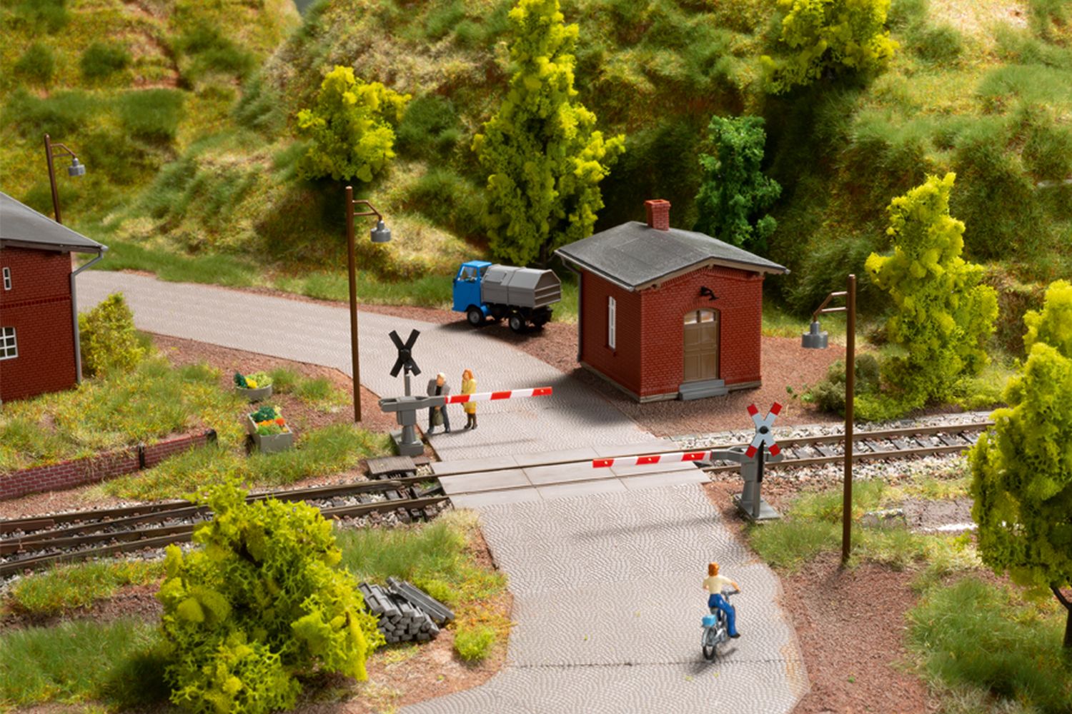 Auhagen 43664 - Nutzfahrzeuge Post, 4 Stück, Fertigmodelle