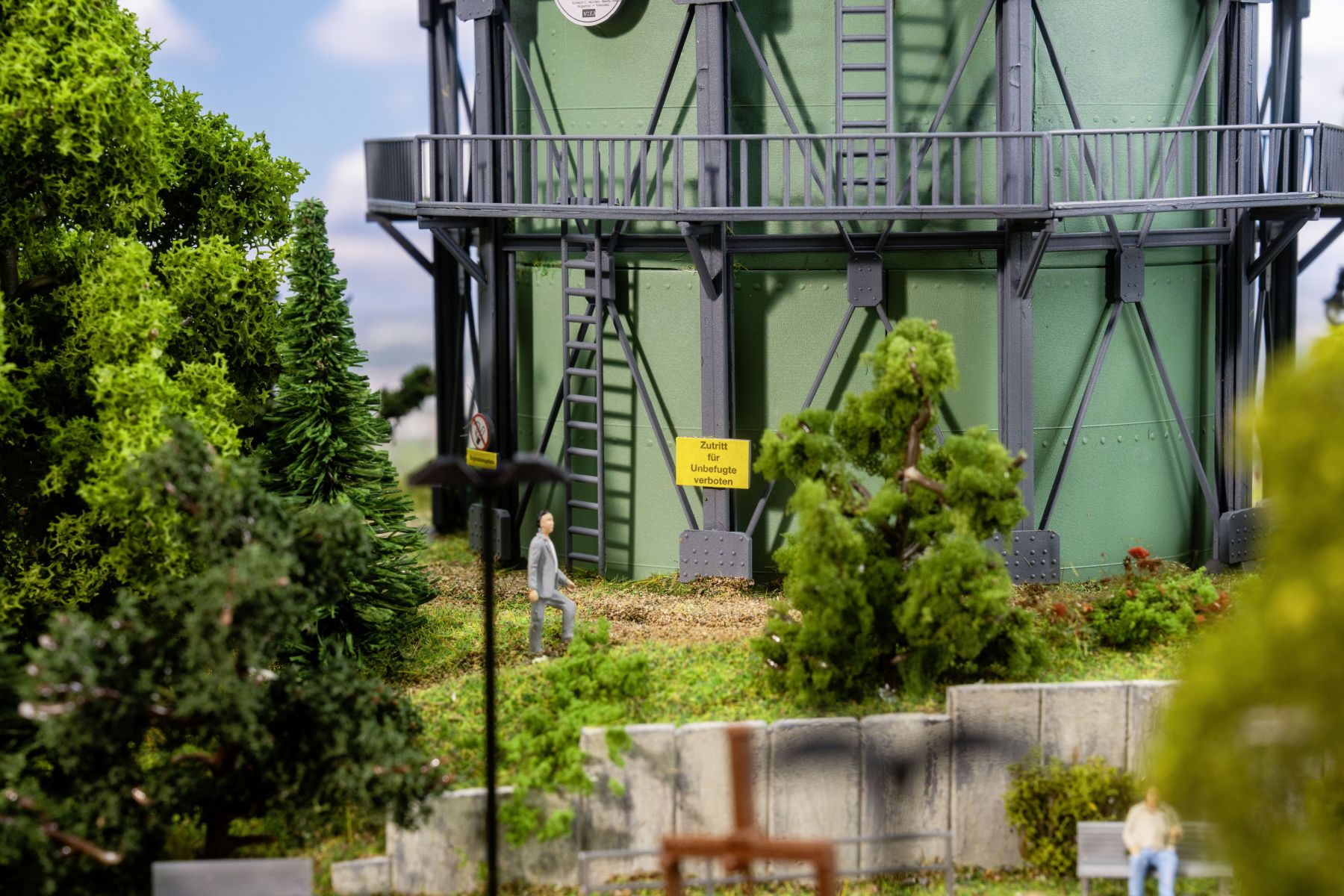 Faller 130157 - Gasometer mit Rohrleitungen