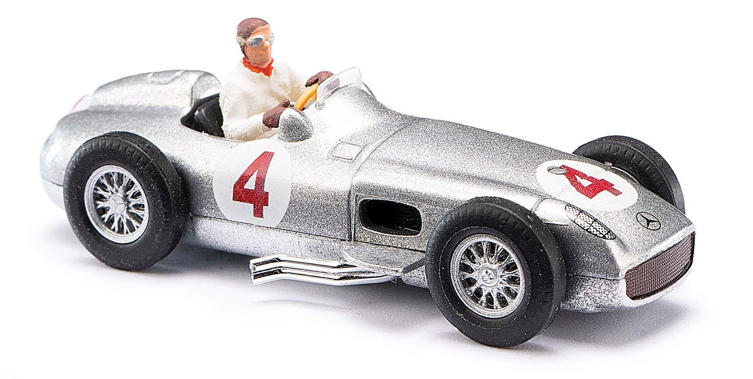Busch 47002 - Mercedes-Benz silberpfeil mit Fahrerfigur J.M. Fangio Busch 47002 - Mercedes-Benz silberpfeil mit Fahrerfigur J.M. Fangio