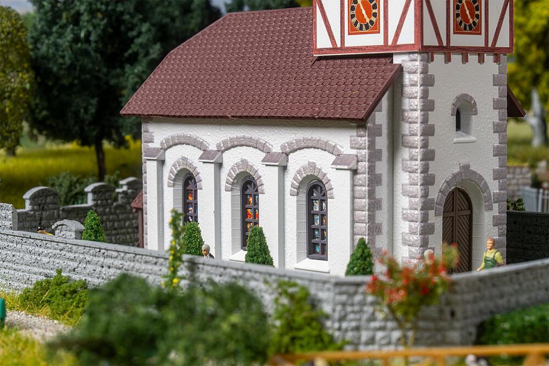 Faller 130679 - Dorfkirche mit Kirchhof