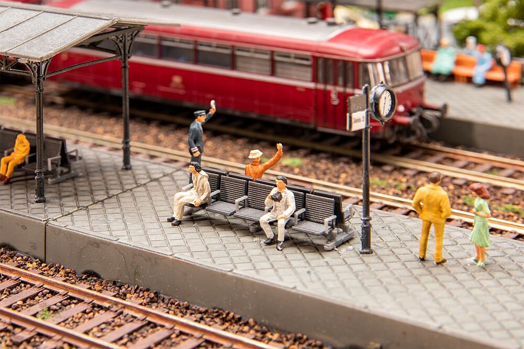 Faller 180867 - 2 Bahnsteigbänke Faller 180867 - 2 Bahnsteigbänke