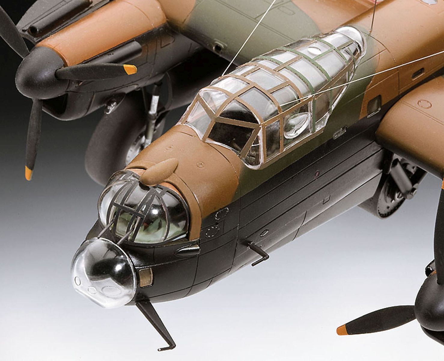 Revell 04295 - Lancaster B.III "DAMBUSTERS"