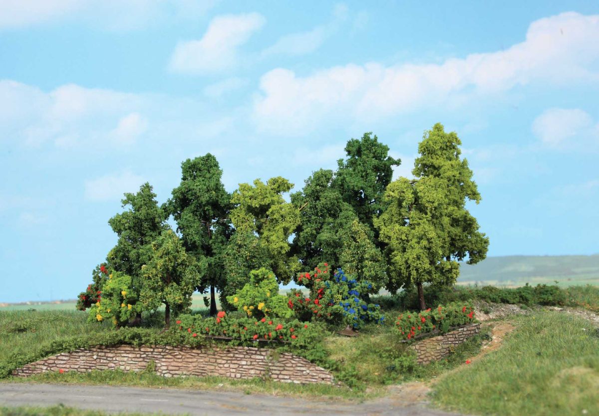 Heki 1996 - Laubwald, 18 Büsche und Bäume, Höhe 1-11 cm