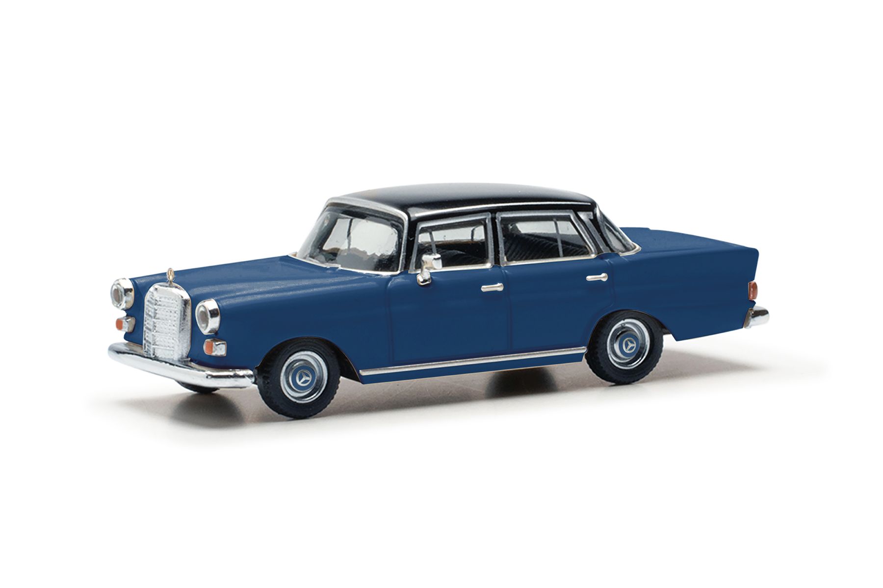 Herpa 430739-004 - Mercedes-Benz 200 Heckflosse, blau/schwarz