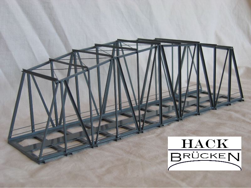 Hack 33200 - BT30-2 - Bogenbrücke 30cm, 2-gleisig, grau