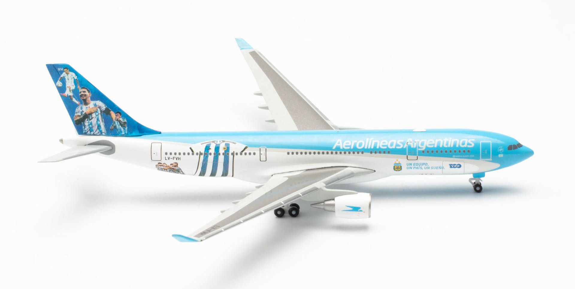 Herpa 537247 - Aerolíneas Argentinas Airbus A330-200 - Selección de Argentina - LV-FVH Herpa 537247 - Aerolíneas Argentinas Airbus A330-200 - Selección de Argentina - LV-FVH