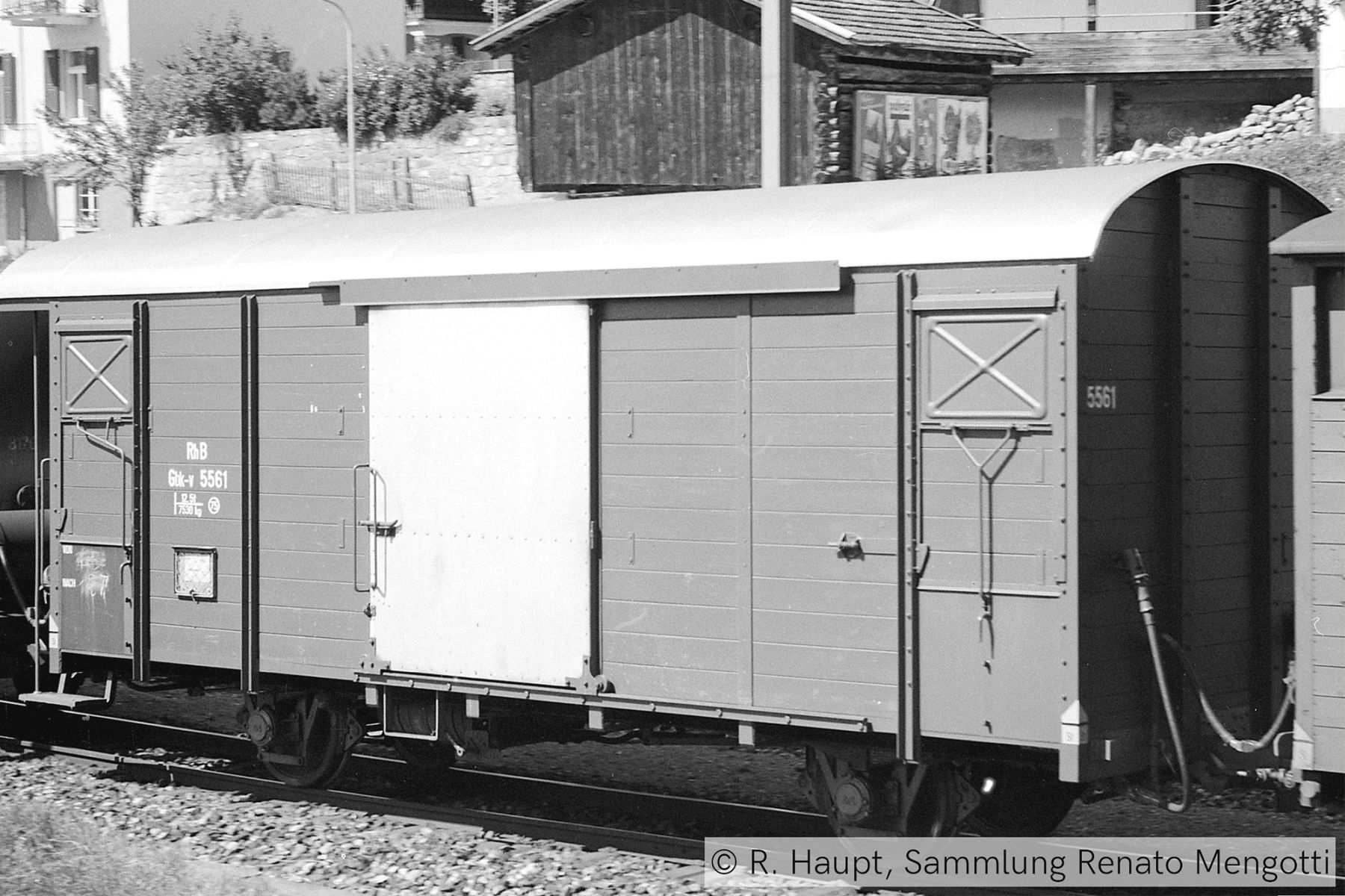 Bemo 2283101 - Gedeckter Güterwagen Gbk-v 5561, RhB, Ep.III-IV