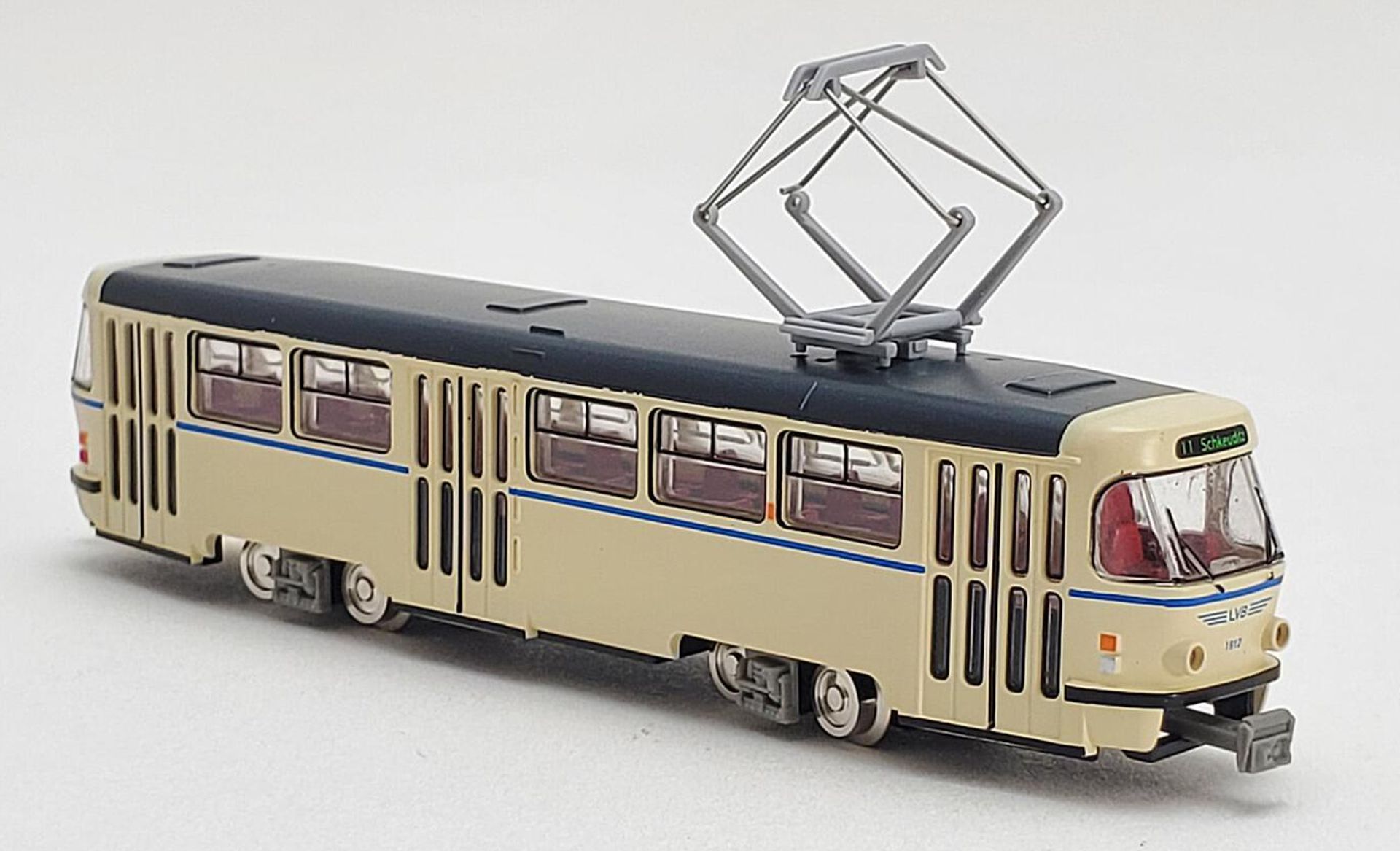 TOMYTEC 972245 - Leipziger Straßenbahn Tatra T4-B4, beige, Ep.IV, ohne Antrieb