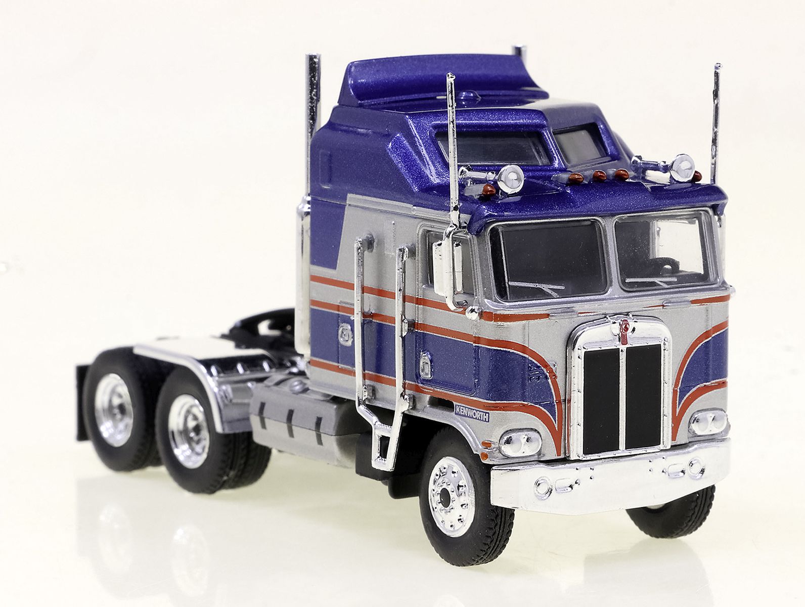 Brekina 85741 - Kenworth K 100 Aerodyne, metallic-silber/metallic-blau, 1976