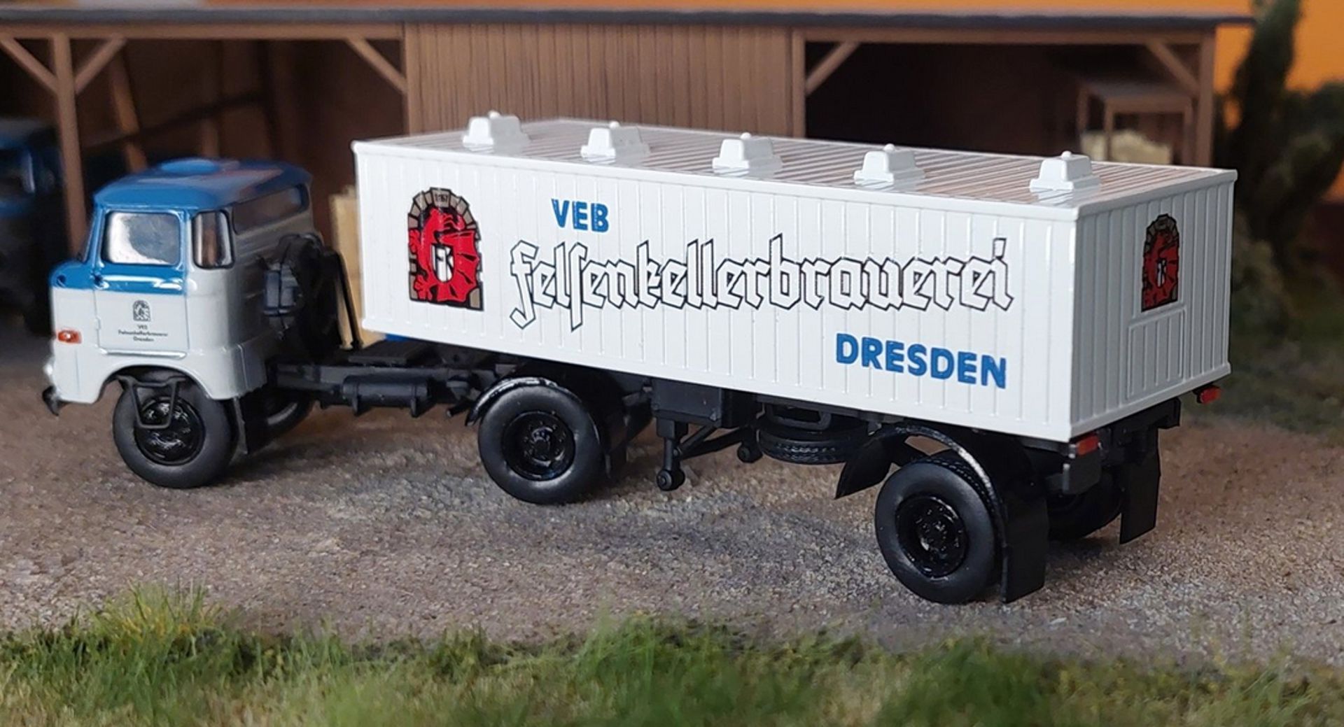 Brekina 03-398 - IFA W50 L/S Biertanker VEB Felsenkellerbrauerei Dresden